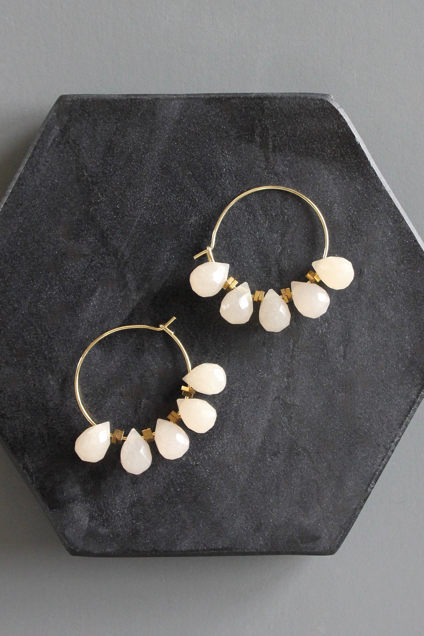 MLNE02 Dyed jade mini hoops
