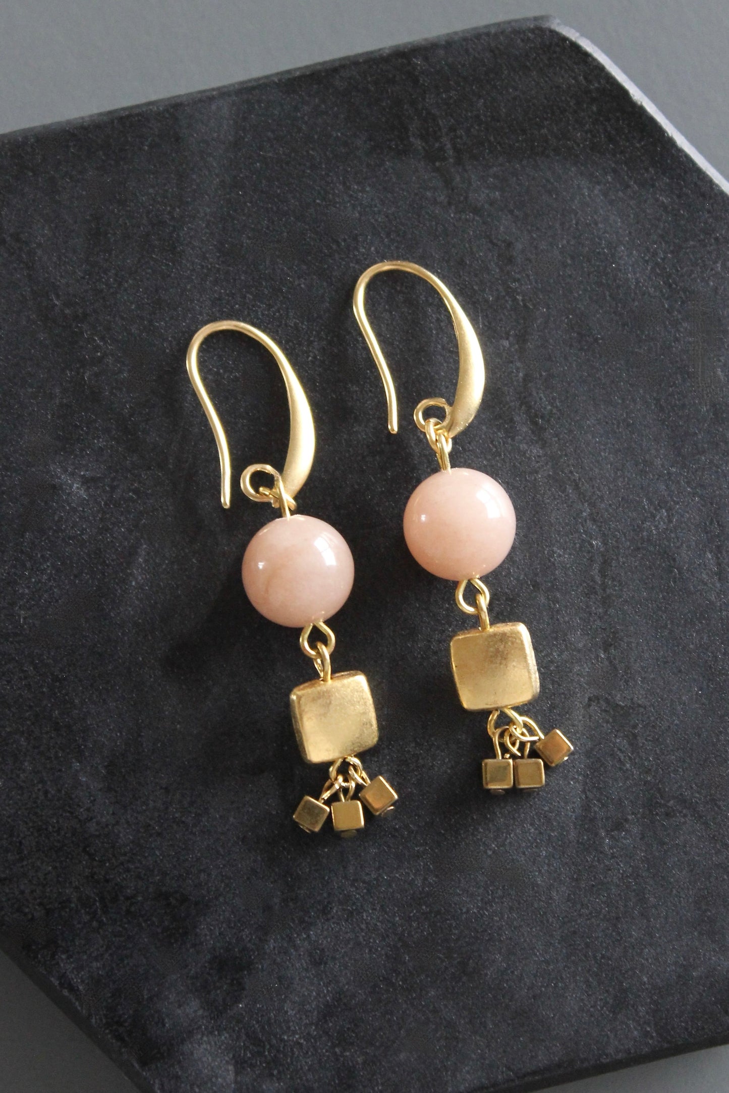 MLNE15 Dyed mauve jade and brass earrings