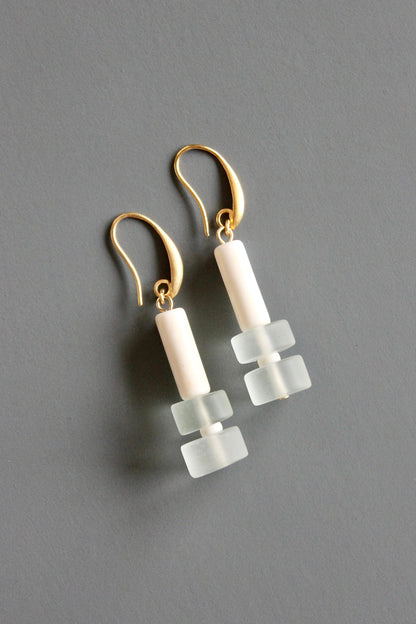 MLNE16 Glass and magnesite geometric earrings