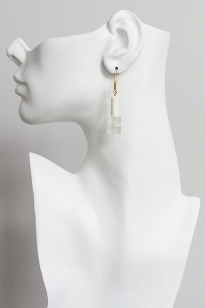 MLNE16 Glass and magnesite geometric earrings