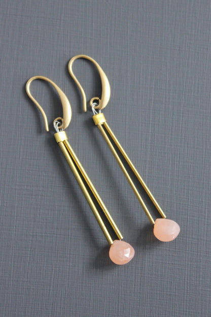 MLNE27 Pink moonstone geometric earrings