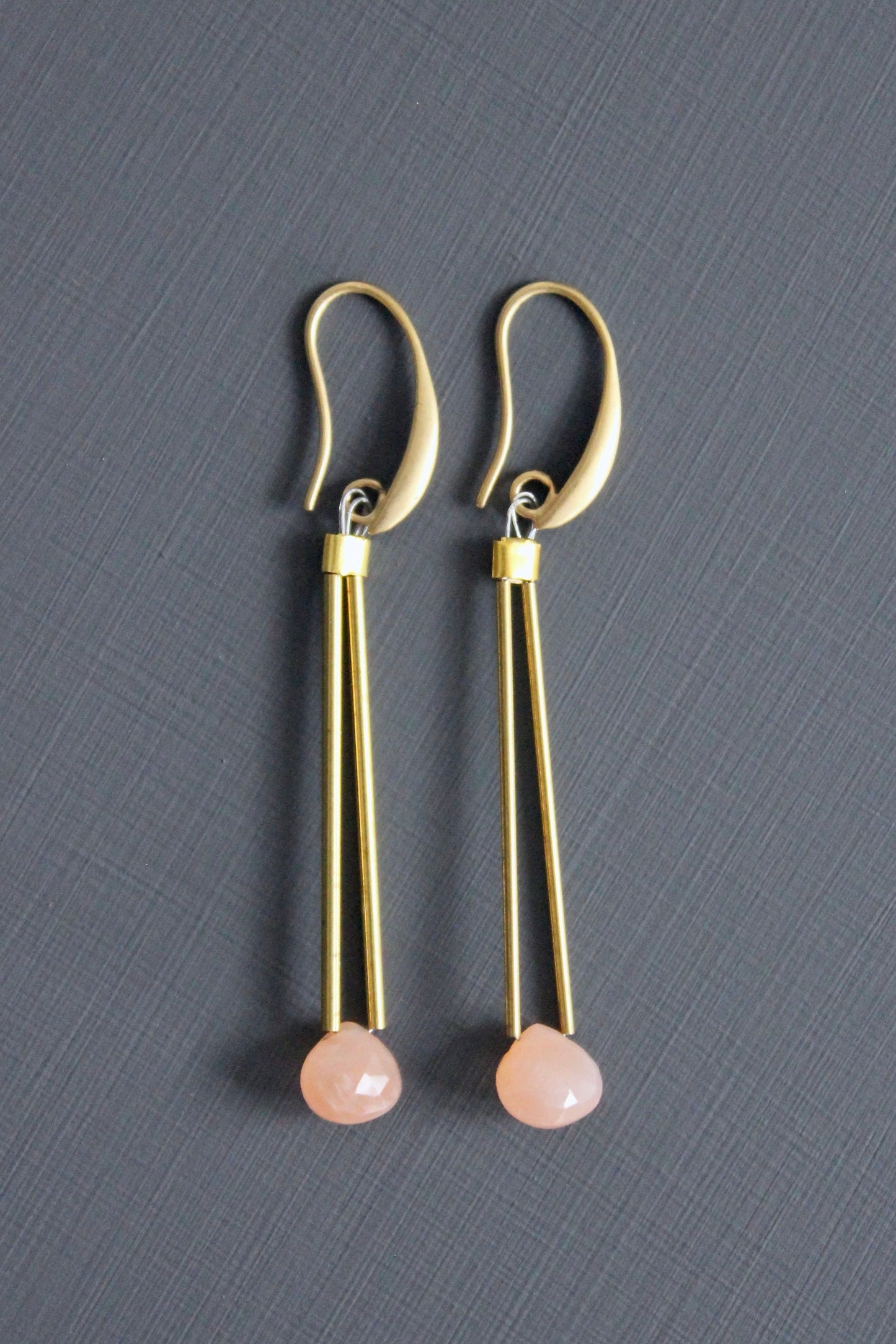 MLNE27 Pink moonstone geometric earrings