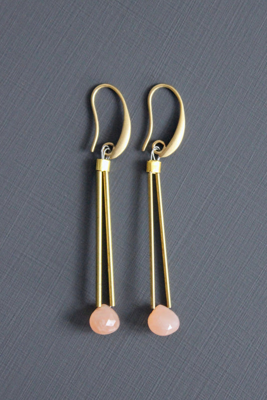 MLNE27 Pink moonstone geometric earrings