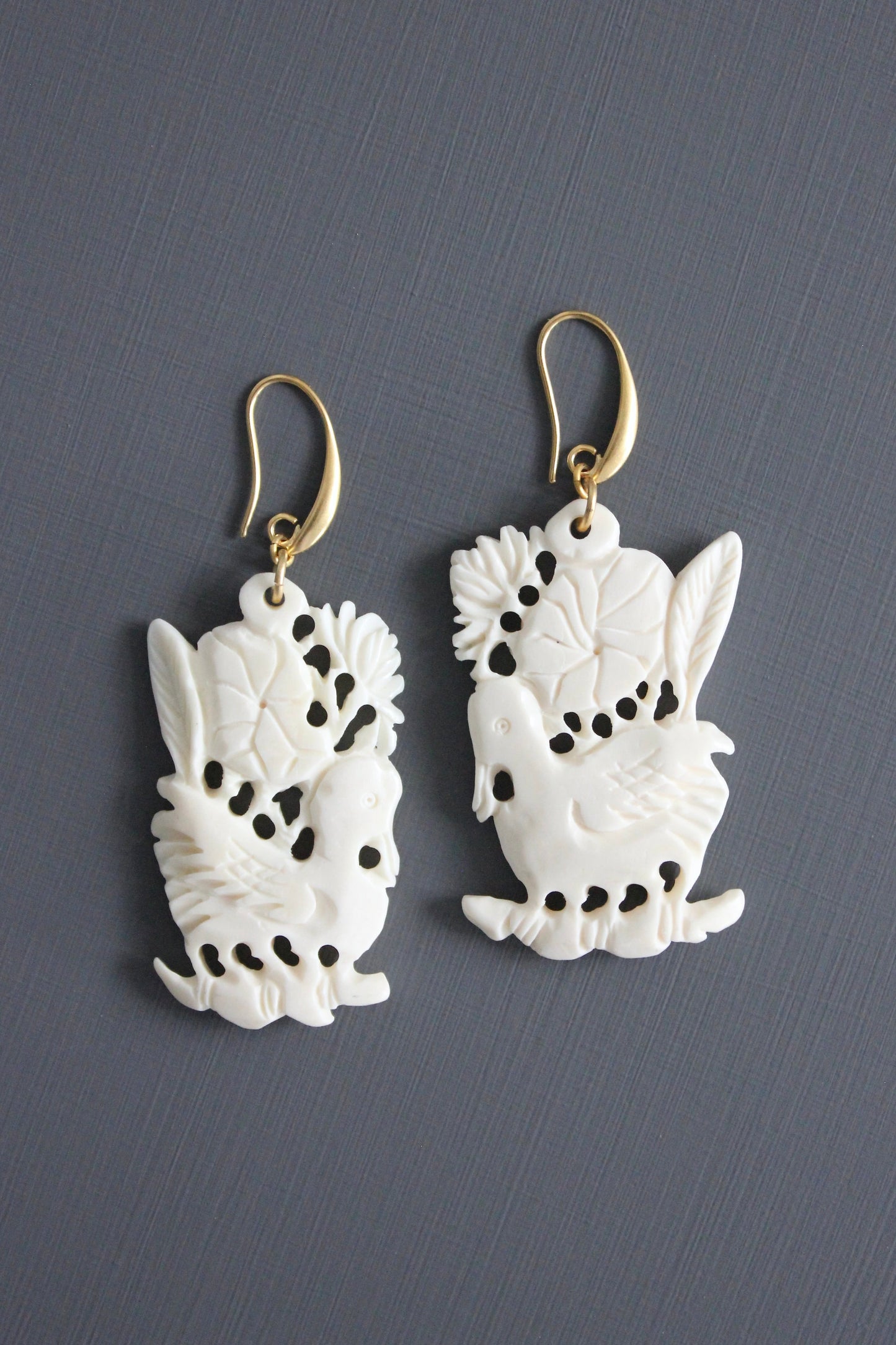 MLNE36 Hand carved earrings