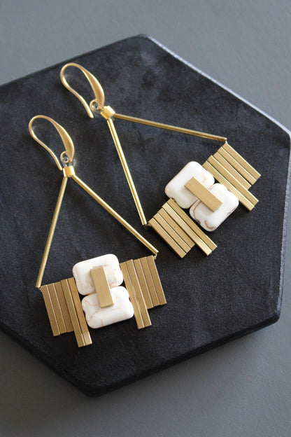 MLNE46 White and brass Artdeco earrings
