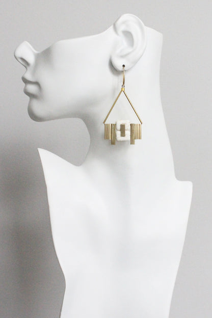 MLNE46 White and brass Artdeco earrings