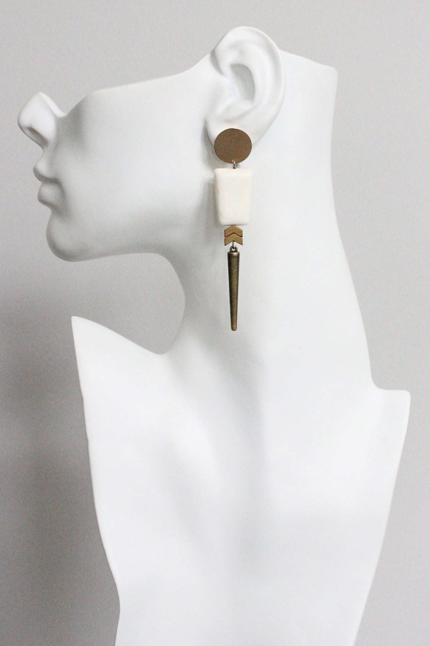 MLNE49 Magnesite and brass geometric post earrings