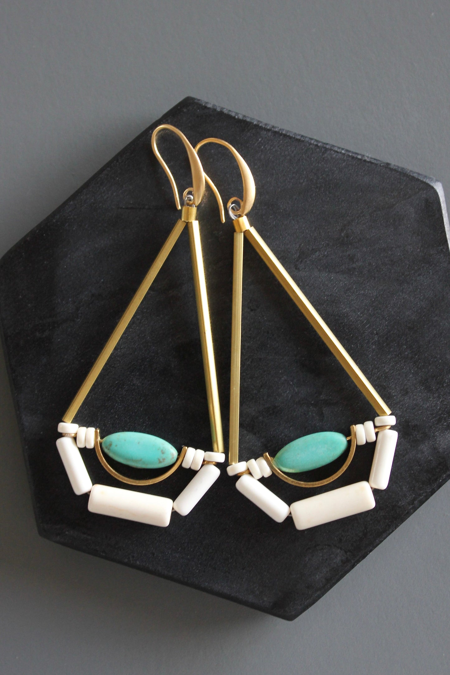 MLNE55 Turquoise and brass geometric earrings