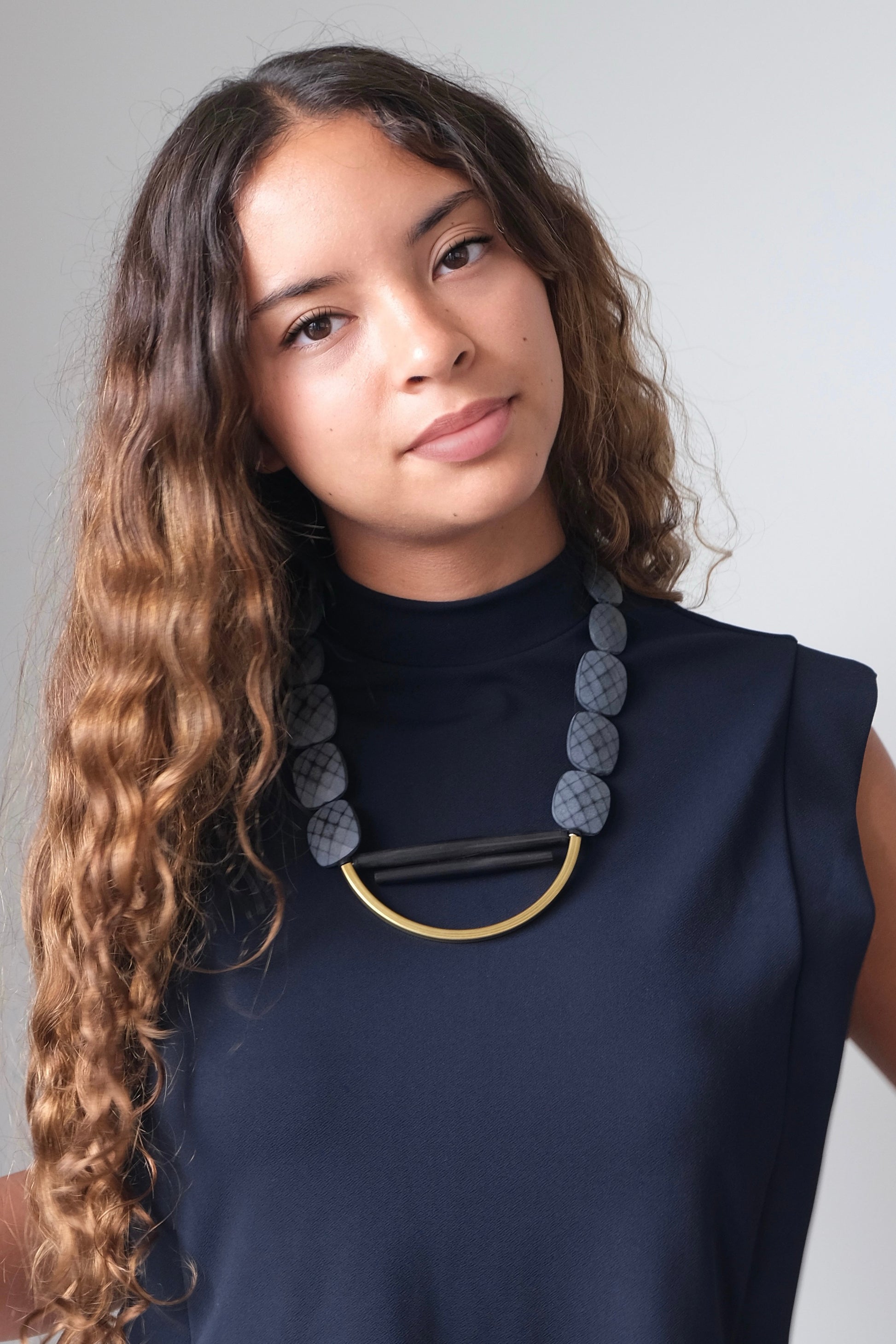 LEX619 Black bib necklace